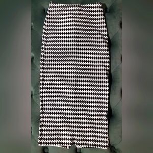 Black & White Houndstooth pencil skirt XS-S